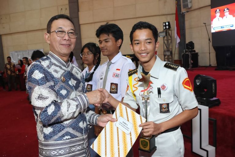 Bupati Hadiri Grand Final Lomba Cerdas Cermat dan Paduan Suara Tingkat SMA se-TapselTapanuli Sel
